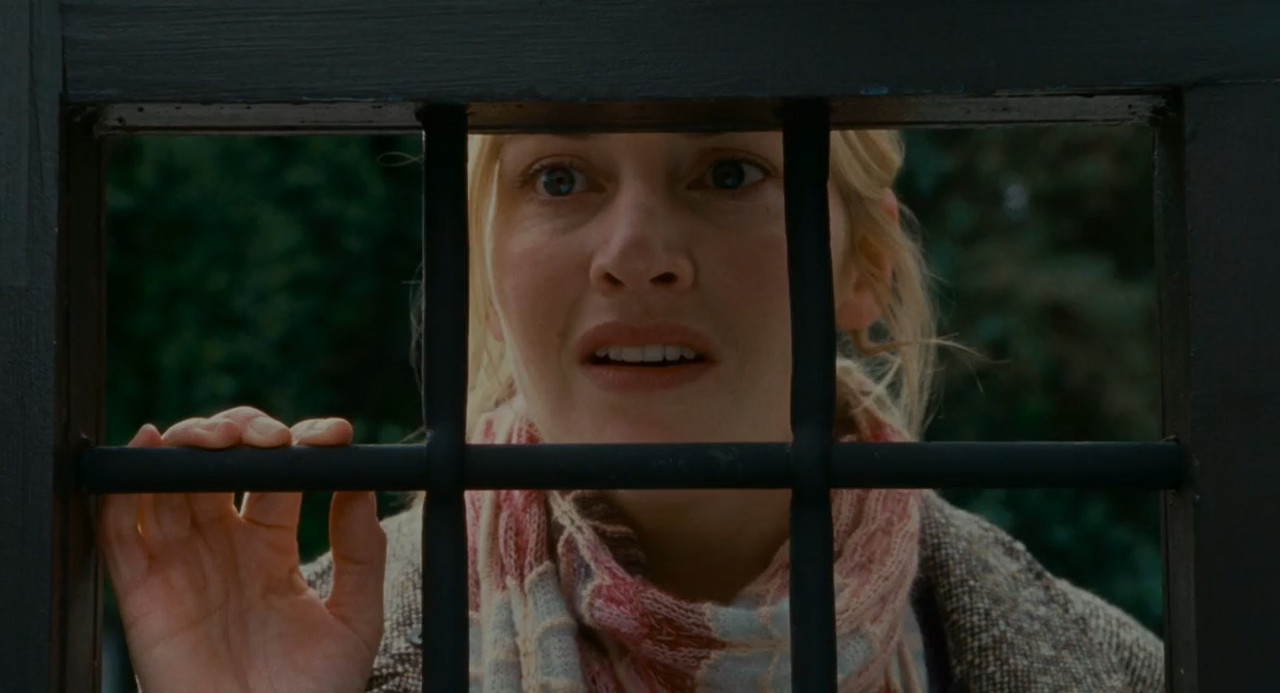 The Holiday 2006 BluRay [Hindi + English] 480p, 720p ESub Screenshot