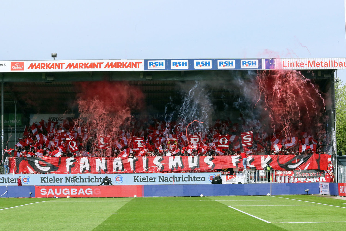 holstein-kiel-1-fc-kaiserslautern-2-bundesliga-2023-2024-2