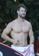 Chris-Hemsworth-superficial-guys-54