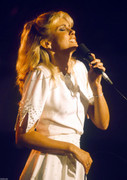 Olivia-Newton-Johnon-mb83
