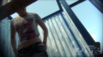 [Image: Voyeur39865132048.jpg]