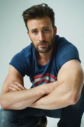 Chris-Evans-superficial-guys-39