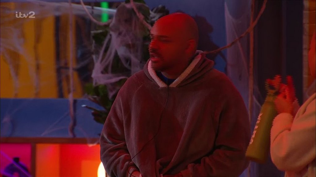 [Image: fu4ccat94c6w.jpg]