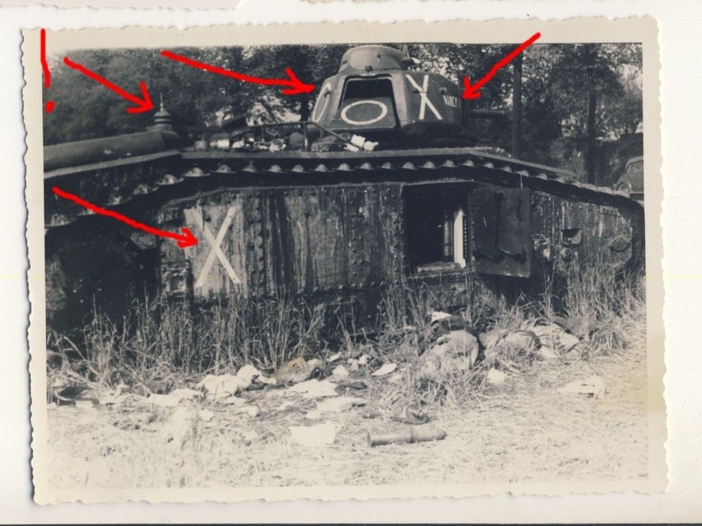 Frankreich - zerstörter französischer PANZER mit