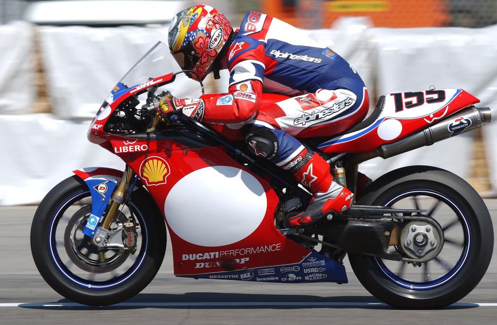 Ducati-996R (Ben Bostrom SBK 2001 3)