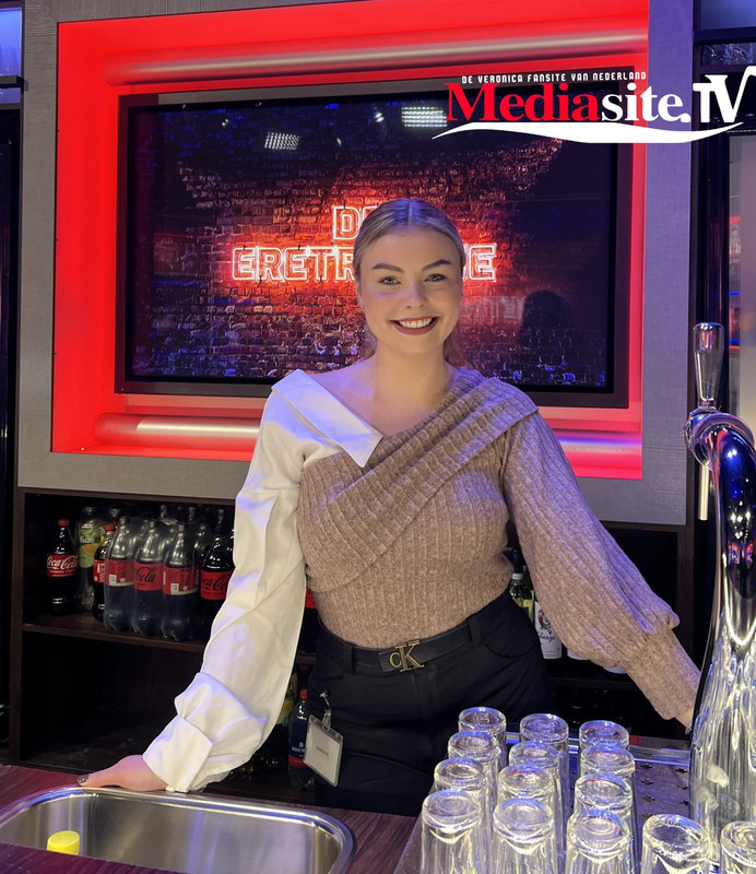 Sylvana-Bijlsma achter de Bar bij De ESPN Eretribune