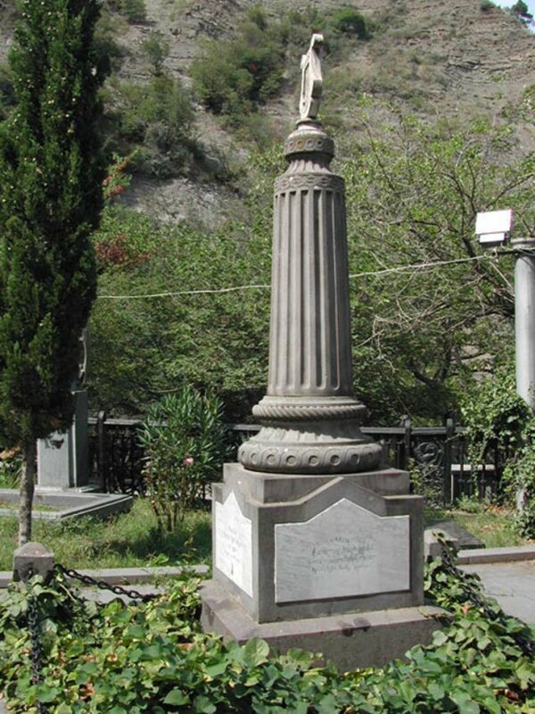 mtatsminda-nikoloz-baratashvili-memorial-stone-at-pantheon-in-tbilisi