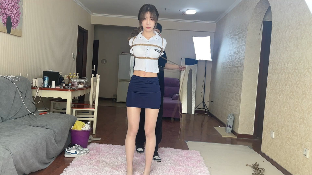 贝特绳艺 琪琪直臂跪缚后手吊放置.mp4_20230424_185159.482
