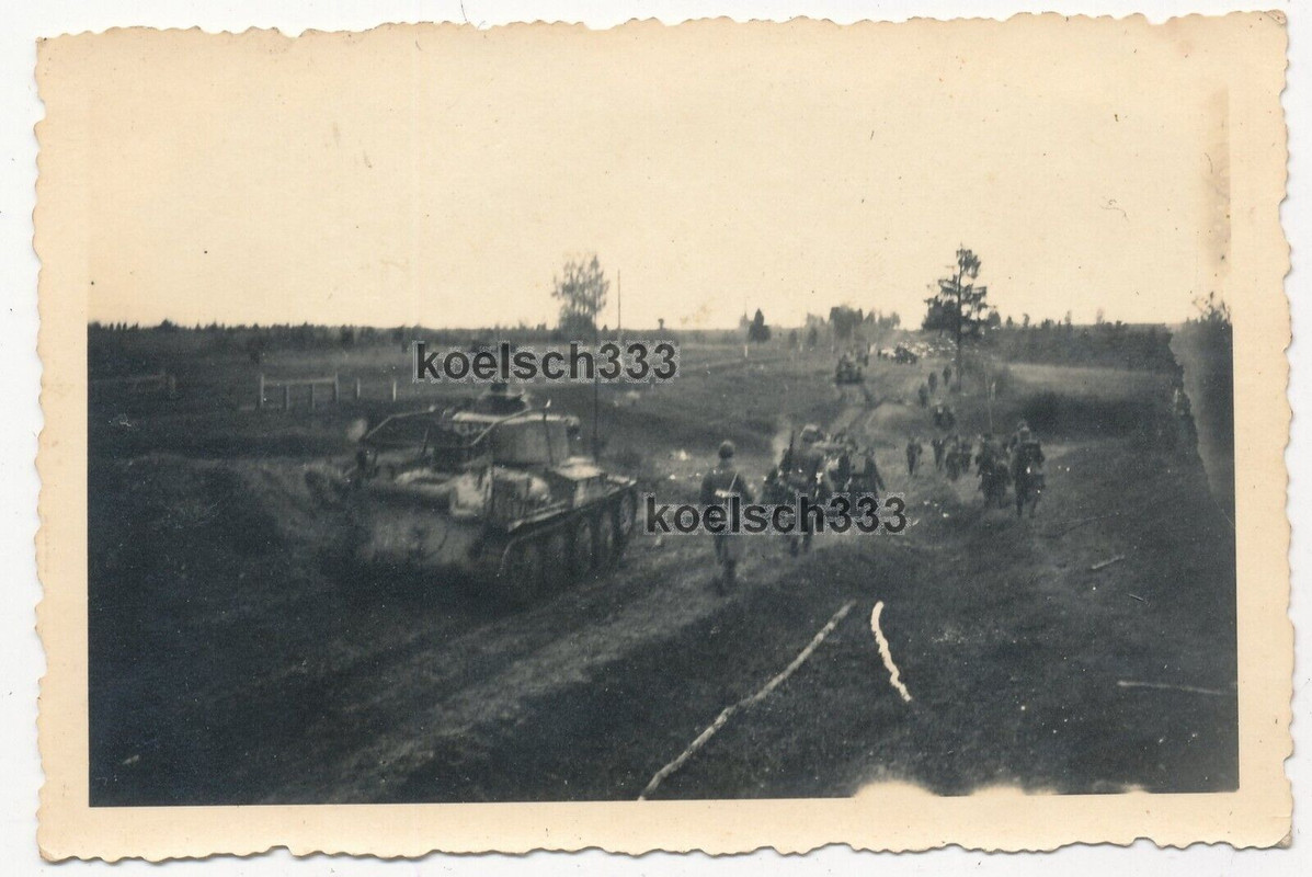 Foto Panzer 38(t) mit Funkrahmenantenne an der Ostfront Praga Befehlspanzer 1941