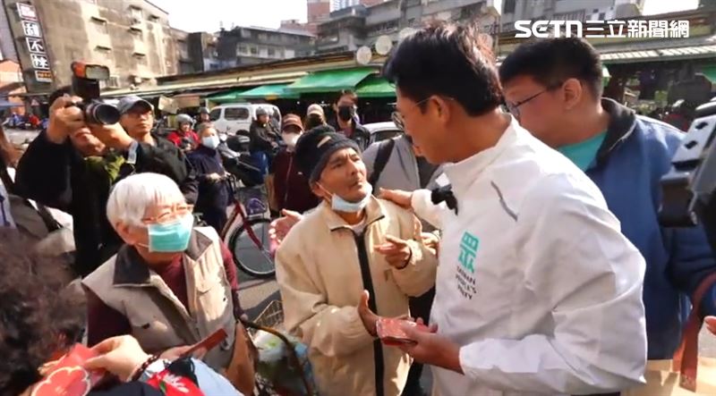 [討論] 黃國昌掃街這次沒被嗆，但被問這題就當機 - 政黑 - PTT.BEST 批踢踢爆文