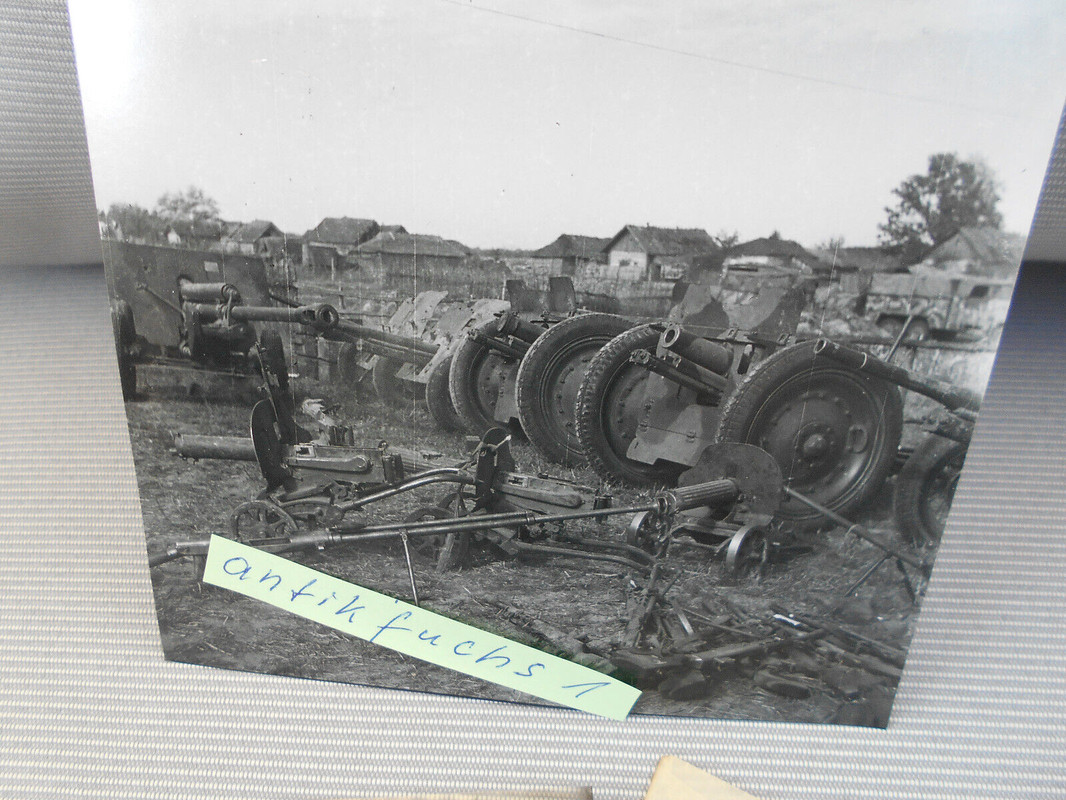 Russ.Beute Pak-Geschütze und Panzer-Büchsen im Kurland-Kessel 1945