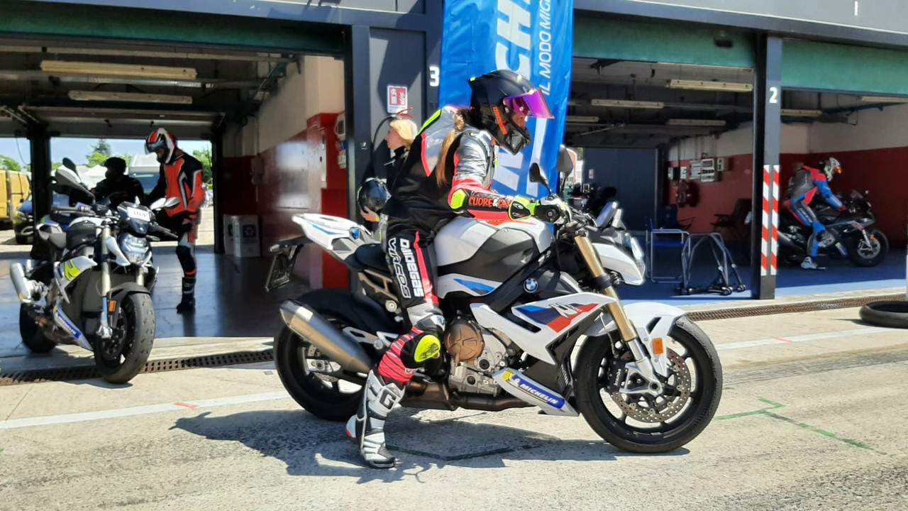 B762E385-2B45-47B6-817F-A47F21E272D7