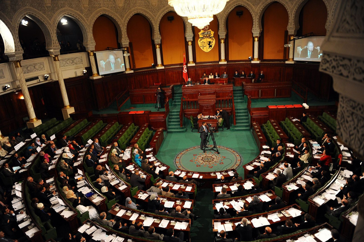 Une assemblée publique prêtée aux groupes de réflexion