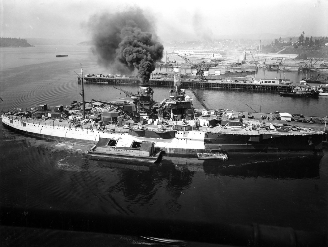 USS_Utah_(AG-16)_being_painted_at_Puget_Sound_1941