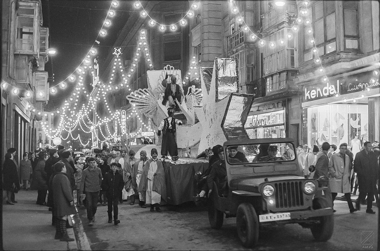Cabalgata de Reyes por la calle Postas Arque 1968 AMVG — Postimages