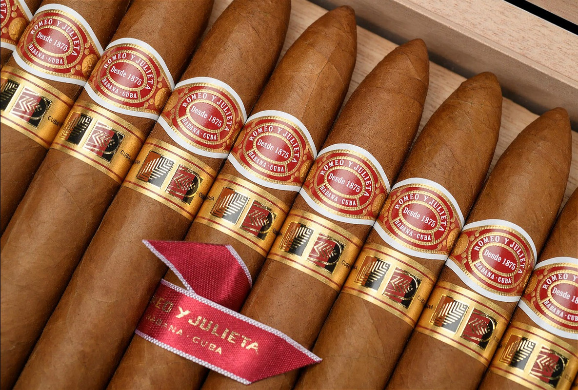 Romeo-y-Julieta-Cupidos-detail-feature-scaled-jpg-webp-2400×1626-