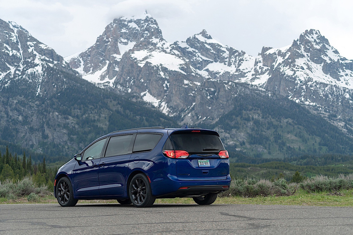 2020 Chrysler Pacifica Red S Edition (15)