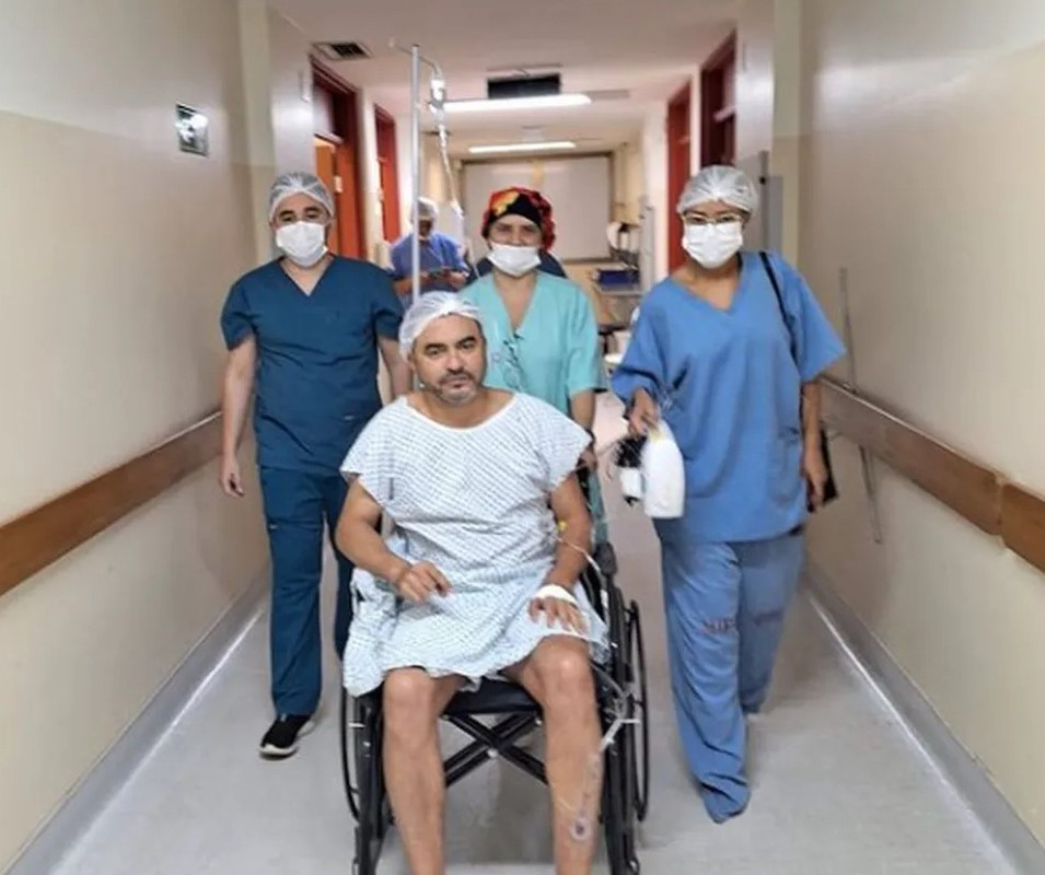 Governador do Tocantins durante cirurgia, no maior hospital público do Tocantins — Foto: Reprodução/Instagram
