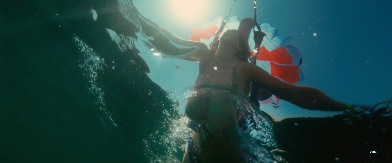 Piranha 3D (2010)_1080p.mkv_snapshot_06.04_[2021.07.25_14.34.50]
