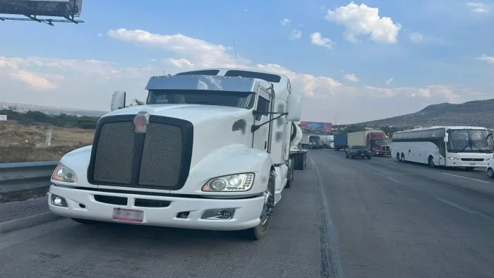 Combaten huachicol en Querétaro: Detienen a conductor de tractocamión