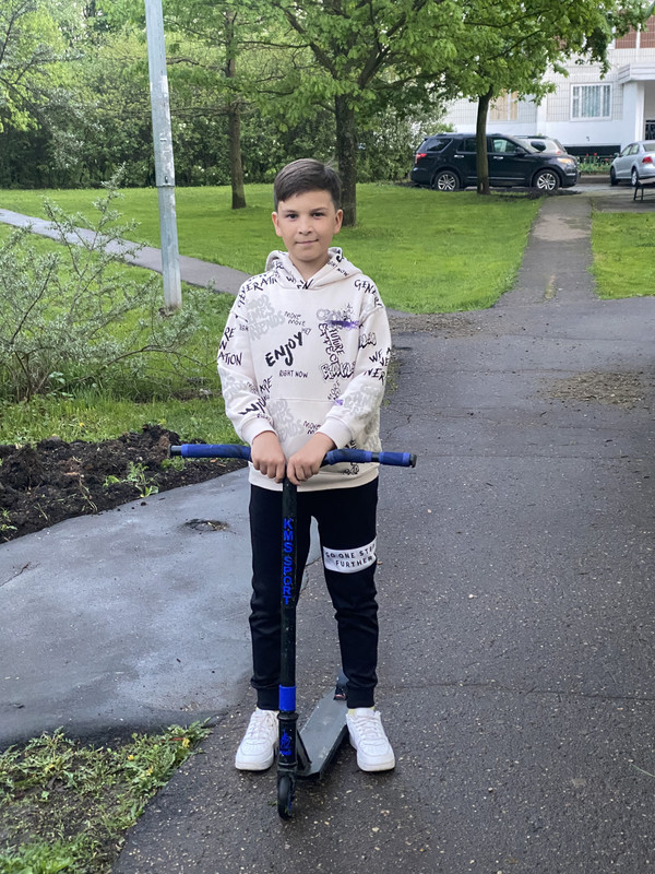 8E578C76-8500-41F1-AD58-C8600E12ADDC