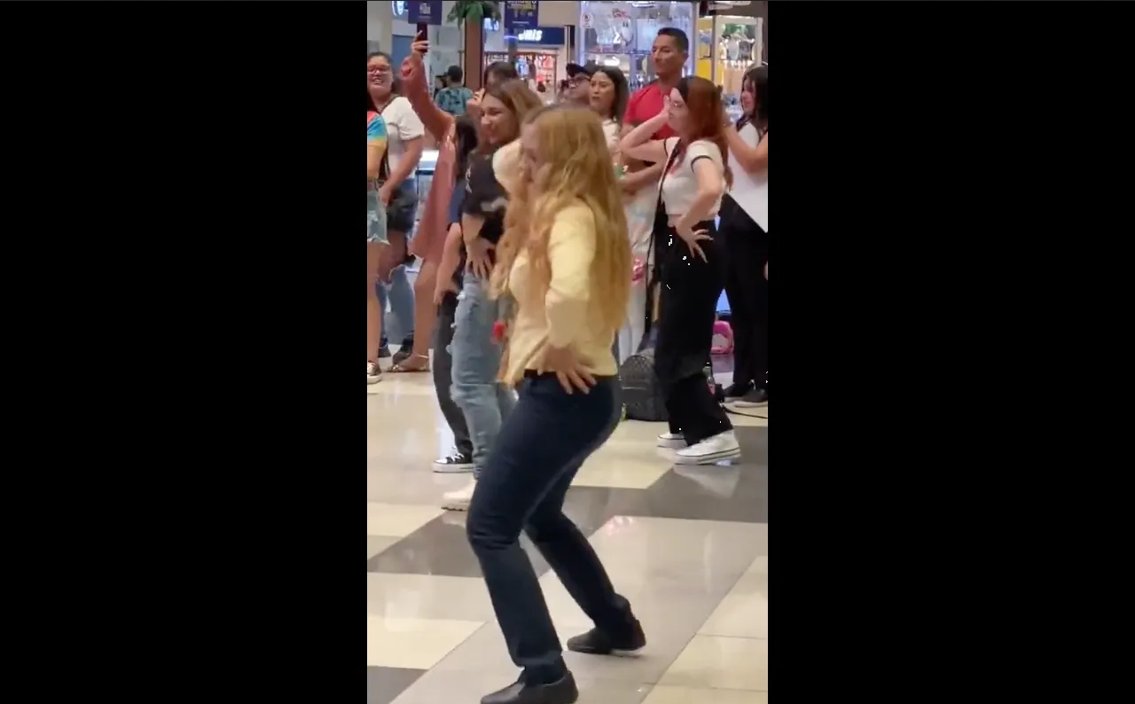 Empleada de Coppel luce sus pasos de K-Pop y se hace viral