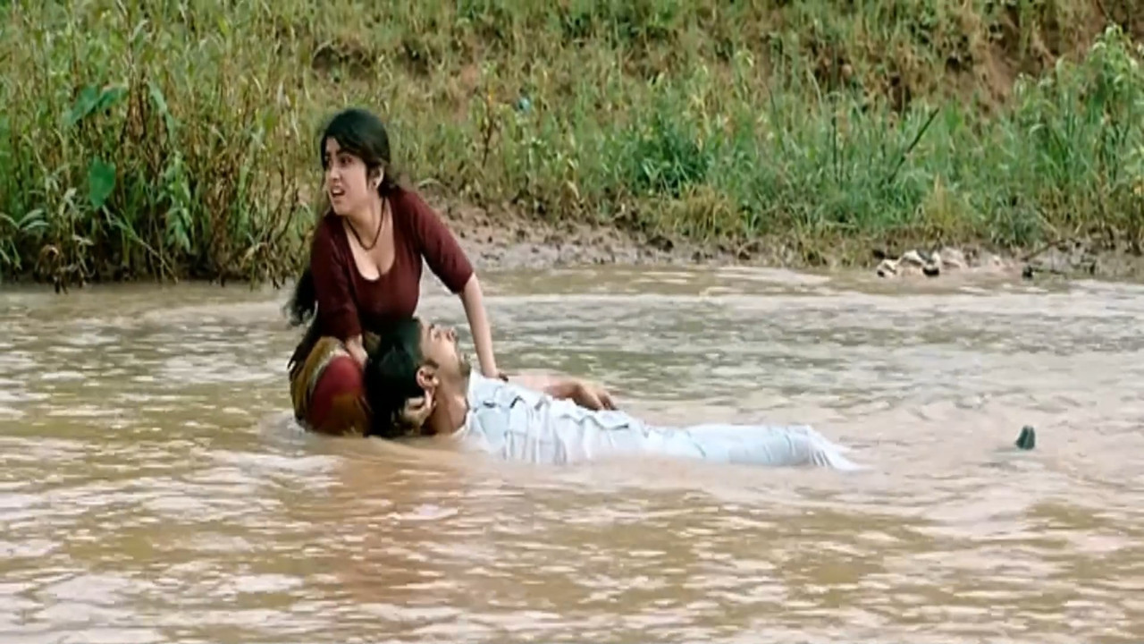 Hot steamy scenes and manasa cleavage from highway movie.mkv_snapshot_11.32.329