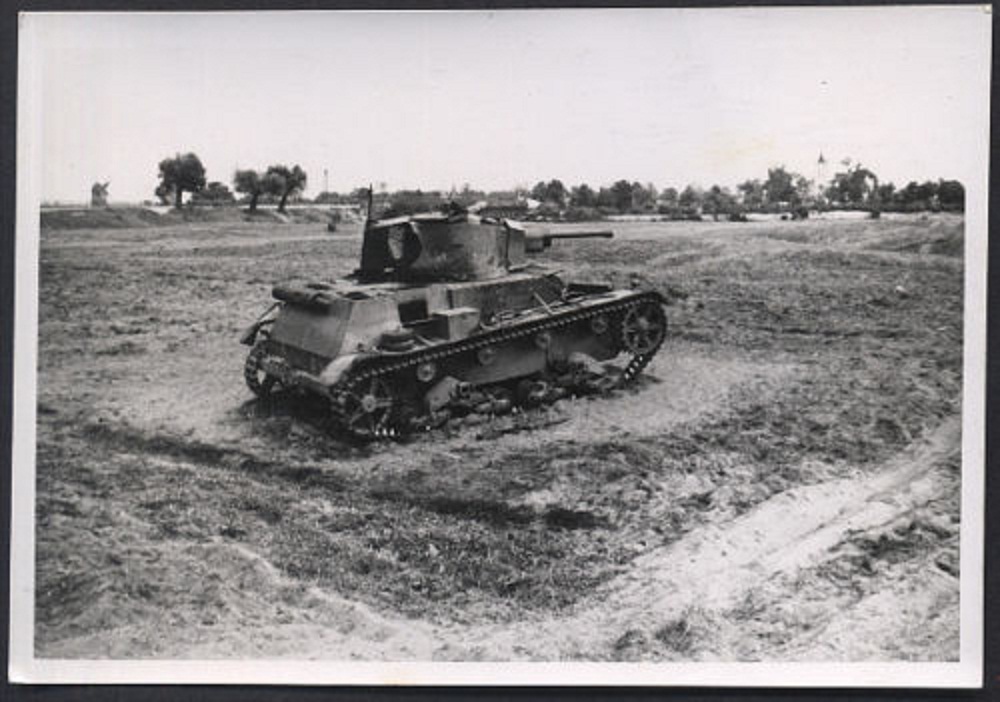 Panzer Regt. 11 Paderborn Beute 7TP Vickers Tank