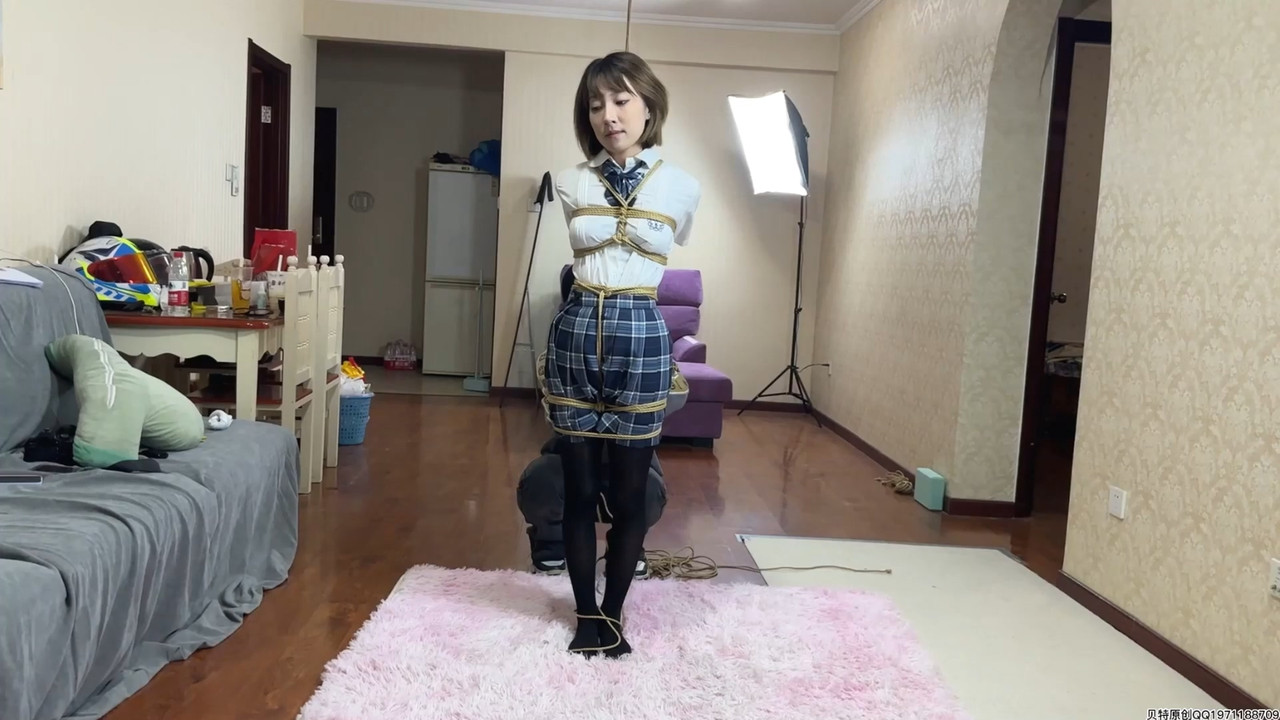 贝特绳艺 全身紧缚捆绑模特小艺.mp4_20230407_185132.423