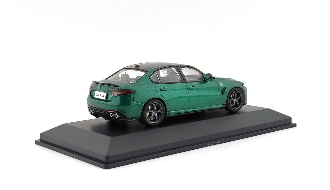 Alfa Romeo Giulia Quadrifoglio green Solido S4313101 (3)