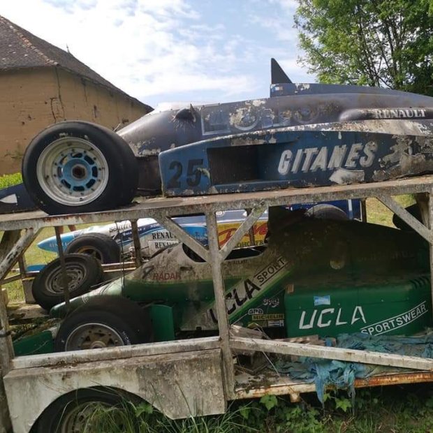 finish-mysterious-abandoned-f1-car-851435361