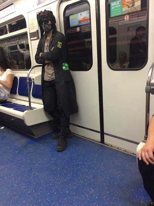 Вот такие забавных людей можно встретить в метро