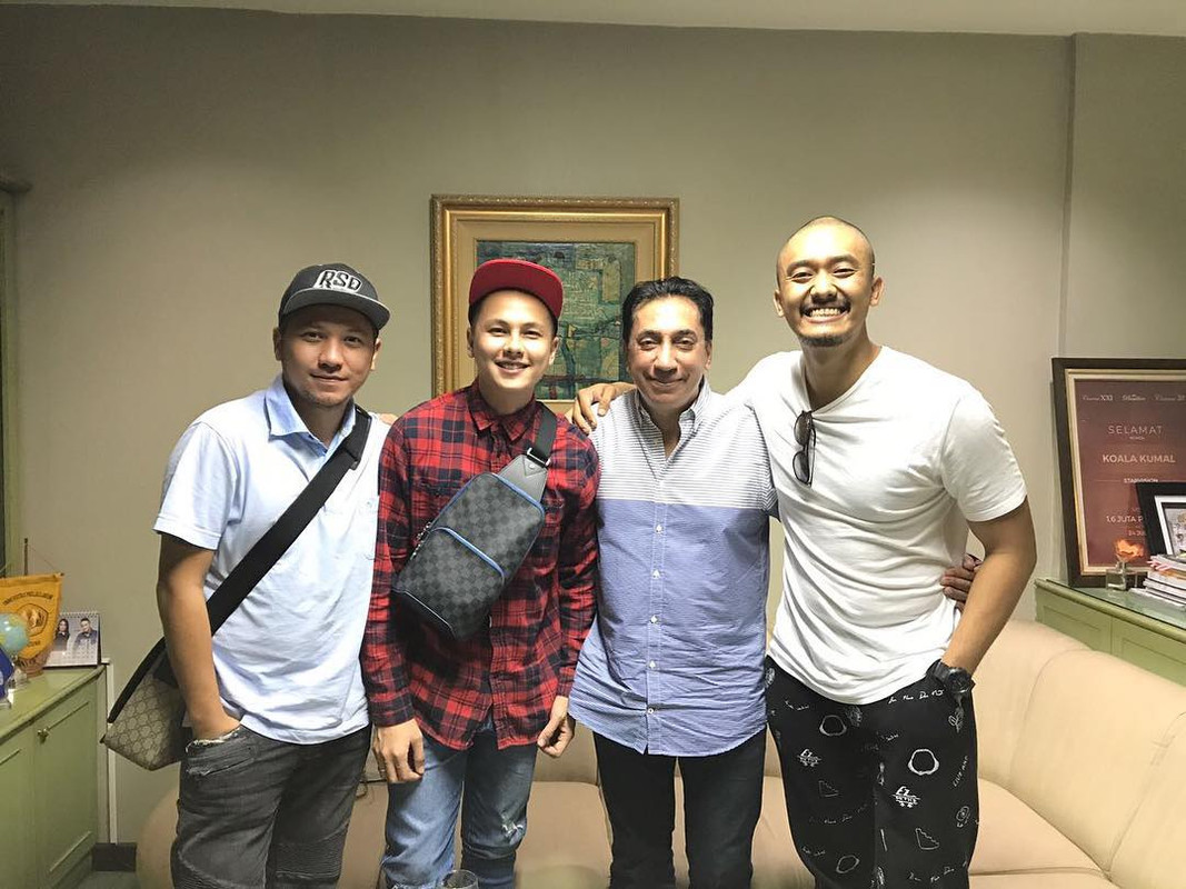 Uus (paling kanan) pernah terlibat projek bersama Andhika Pratama.