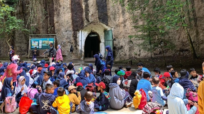 Tahura Ir H Djuanda, tempat wisata di Bandung yang lokasinya mudah dijangkau dari sejumlah hotel dan tempat sewa motor.