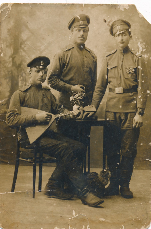 НижевясовАлександр (в центре)_1