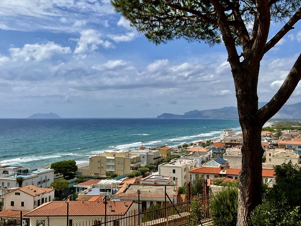 Жаркий сентябрь на побережье Тирренского моря.