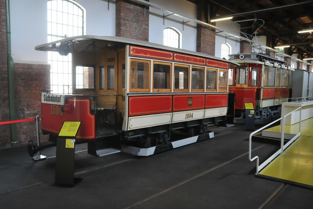 Tramvajski muzej u Beu 2-A-Wien-tramvajski-muzej-prikolica-s2-1504-Waggonfabrik-Simmering-WSt-B-i-motorna-kola-D-244