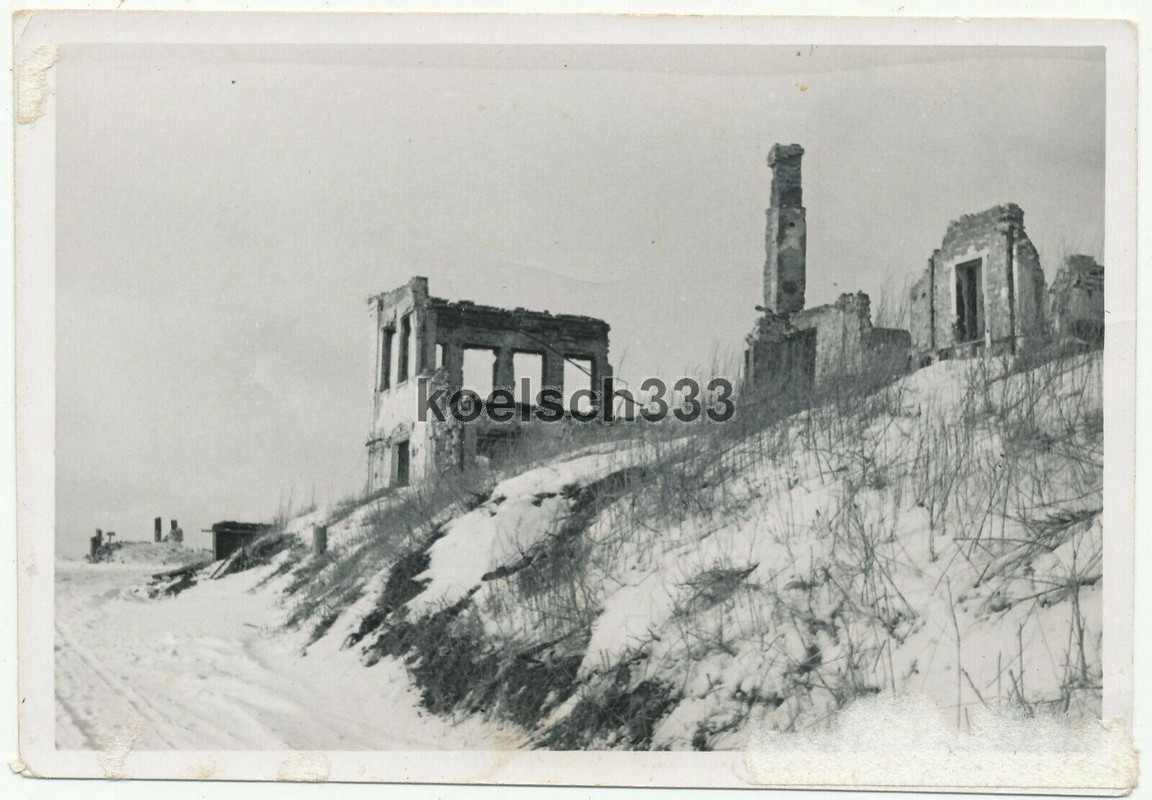 Foto Ruinen im schwer zerstörten Rostow am Don in Russland im Winter 1943.