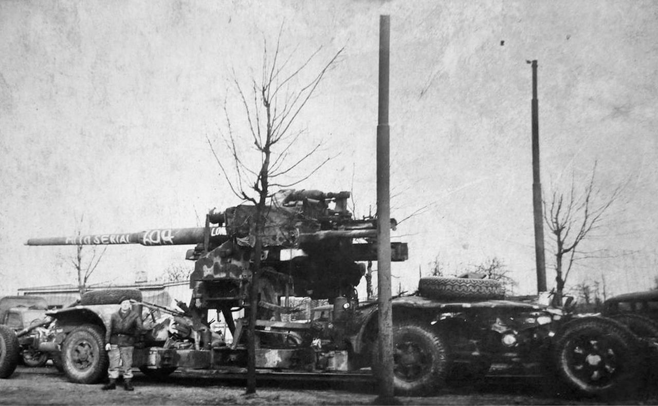 12,8 cm FlaK 40 12-8cm-Flak-40-1-version-tract-e-captur-par-l-Allemagne-britannique