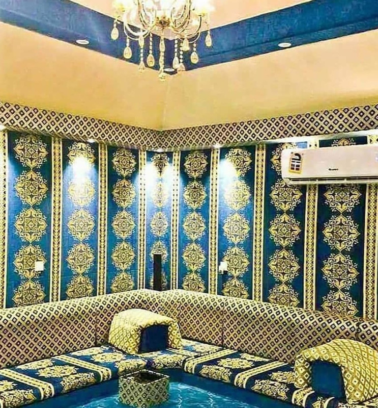 بيت شعر مع زخارف تقليدية