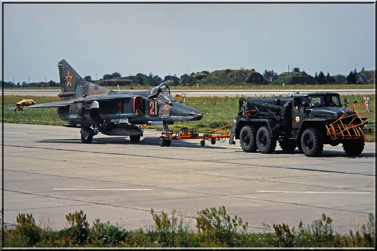 296 APIB Mig-27M 21 Red_83712538600, Summer 1991