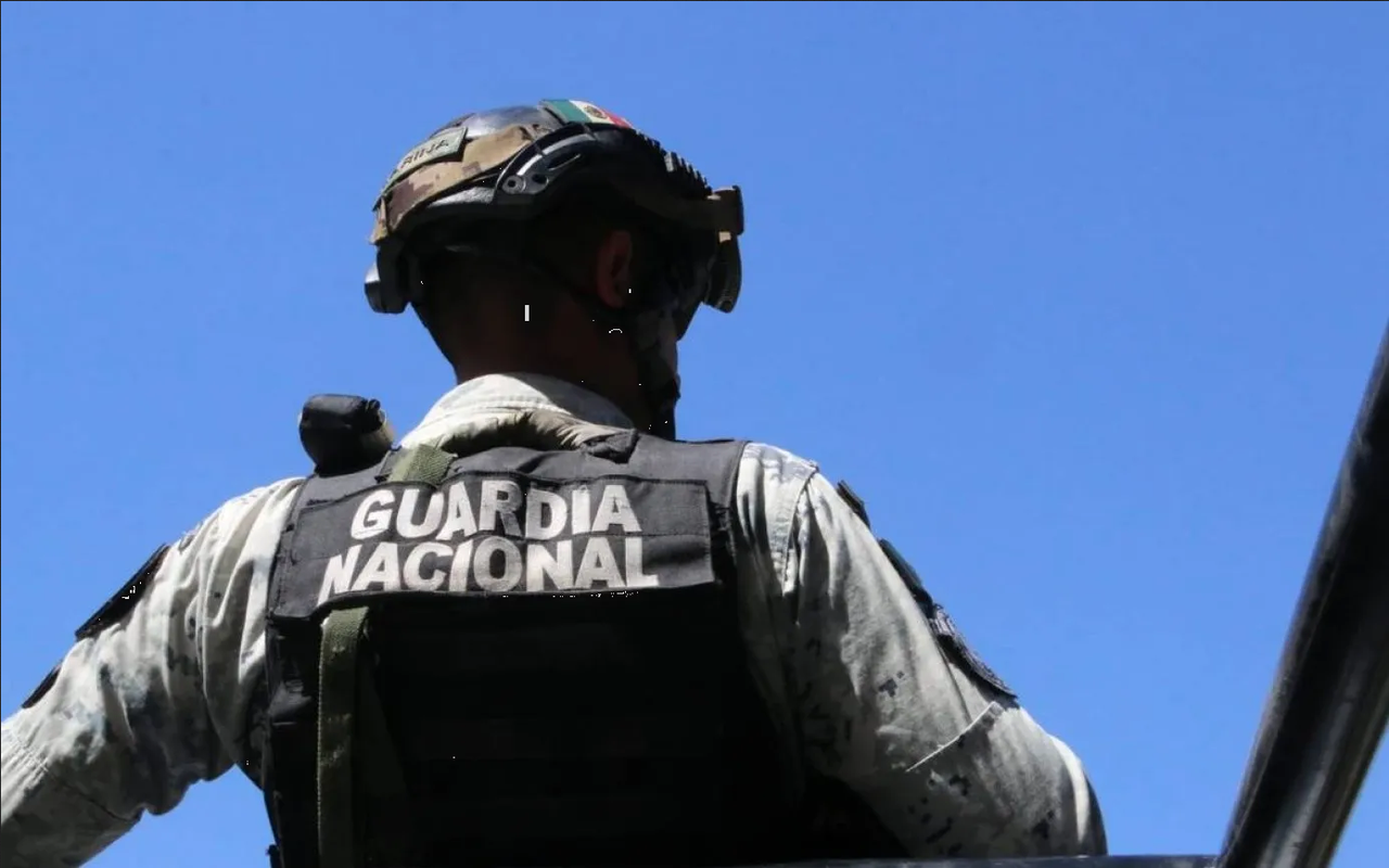 Guardia Nacional y Ejército detienen a sicario y aseguran arsenal en Tabasco