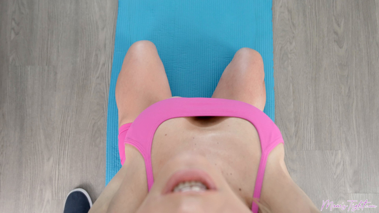 Alexis James - Stepmoms Pumpkin Spice Training Plan - MOMSTIGHT.mp4.0003