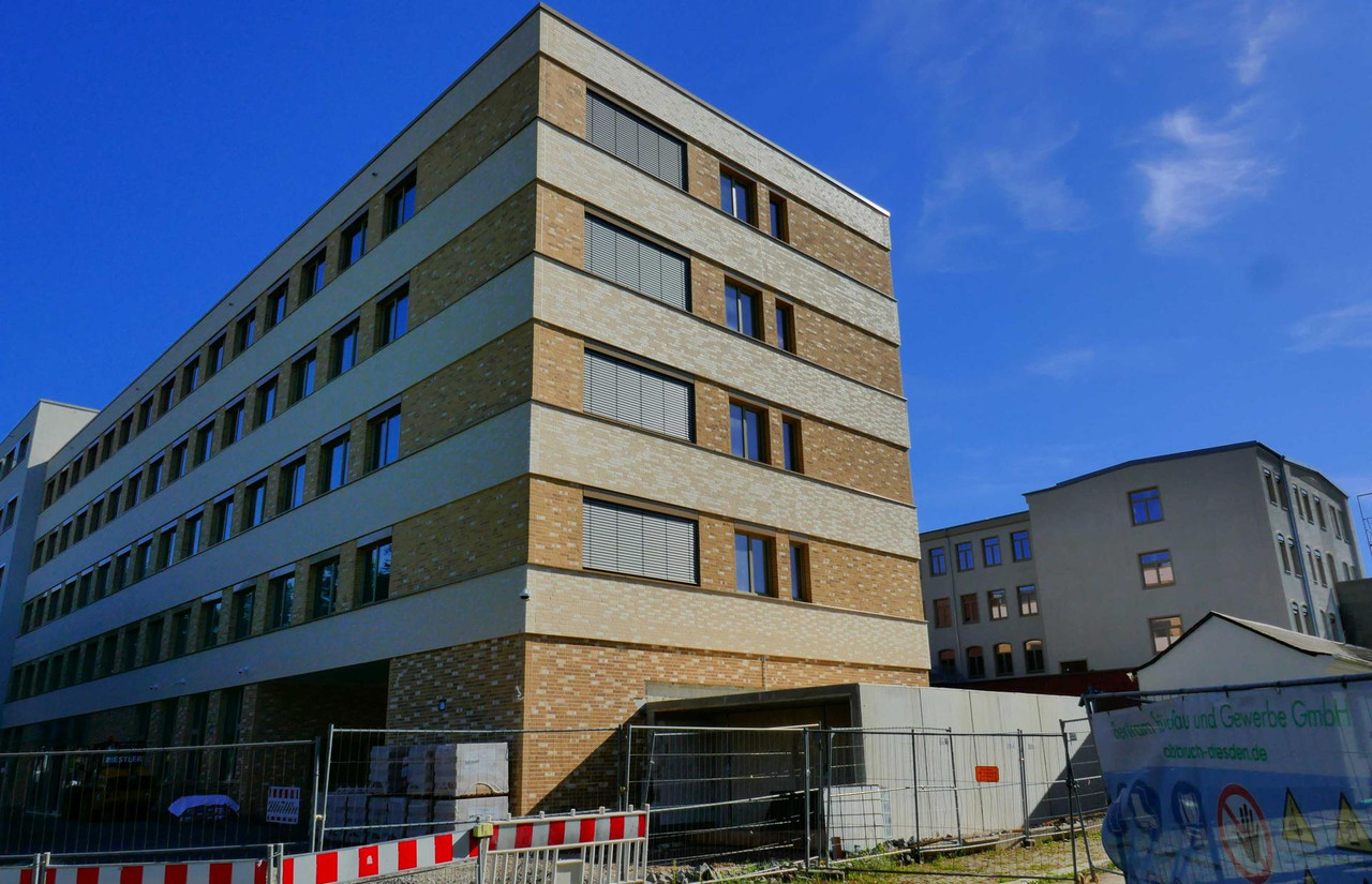 Bild: https://i.postimg.cc/zXTX0hR0/P1380515.jpg