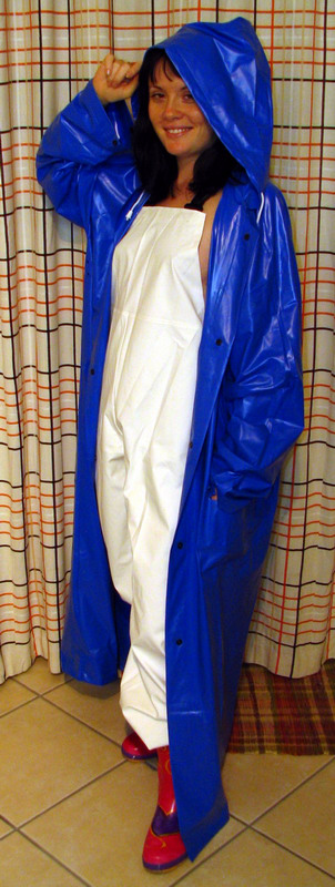 04232_Rainweargirl_1_122_1061lo