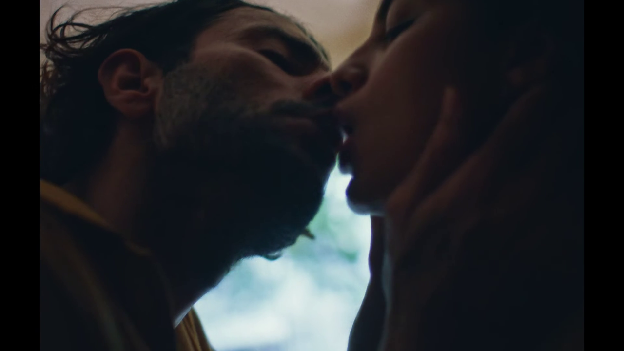 [Image: vlcsnap-2025-12-21-22h13m03s576.png]