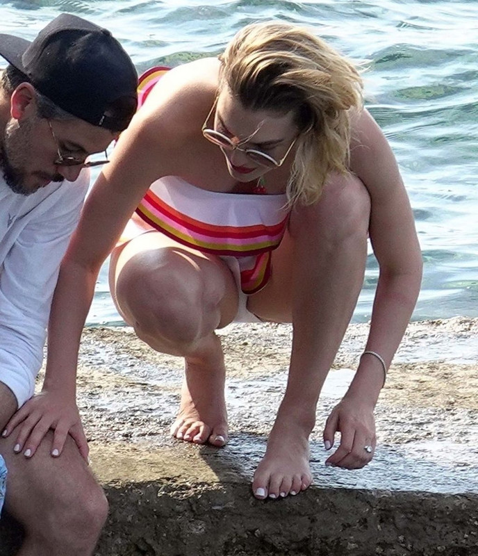 Arizona-Muse-Upskirt-STARS-com-5