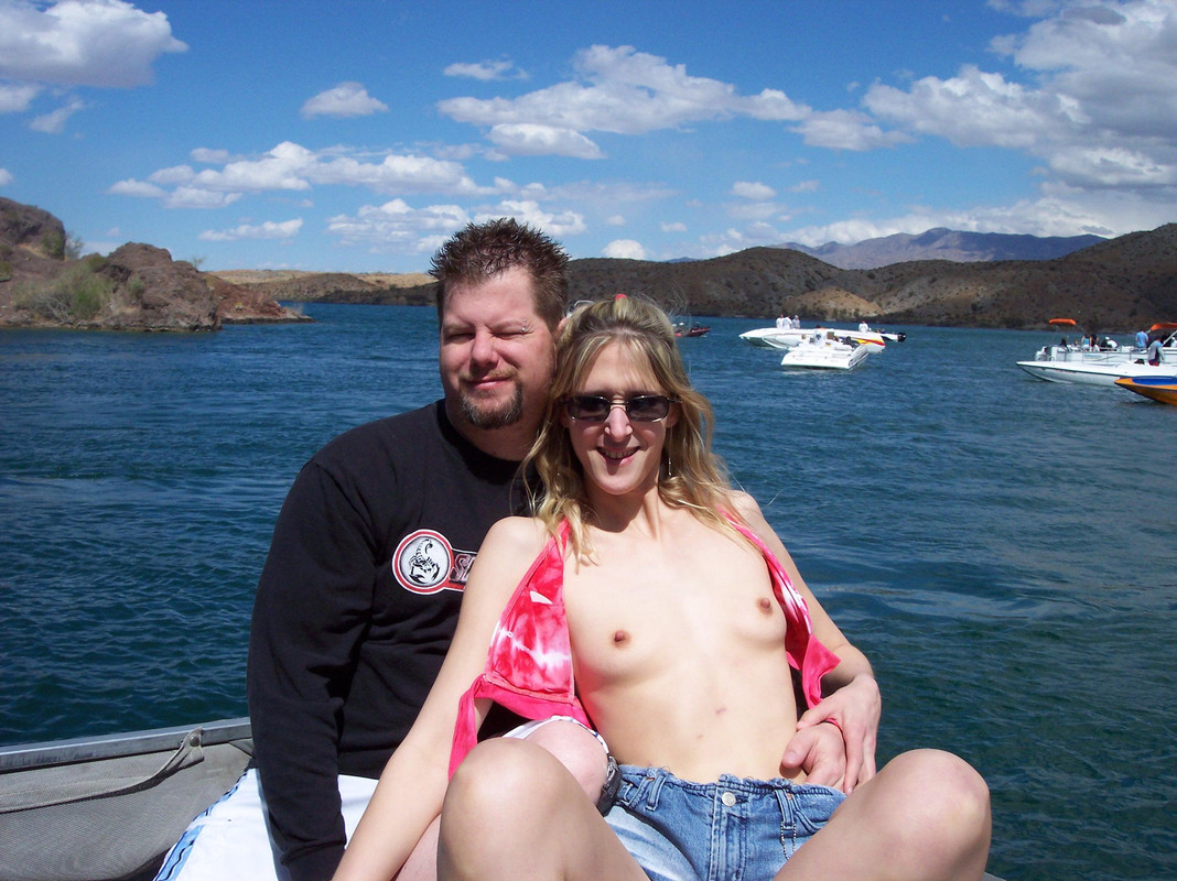 Esposa amateur rubia caliente le gusta en publico