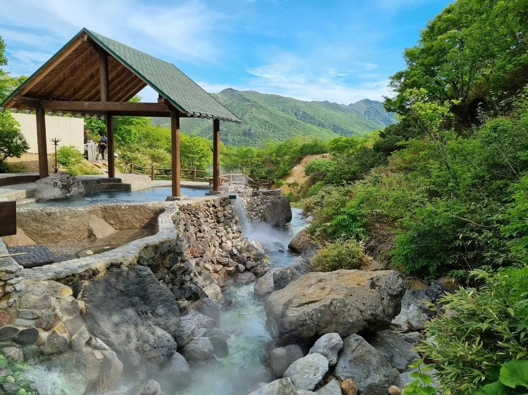 Кипящие озёра и вулкан Баранского на Итурупе