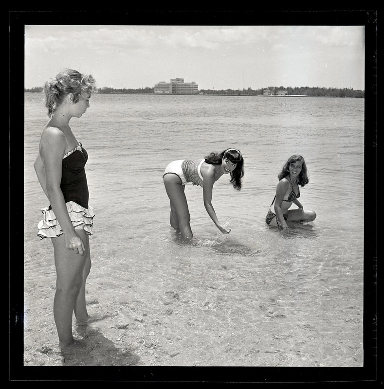 12Bettie Page Beach Pinup 1954